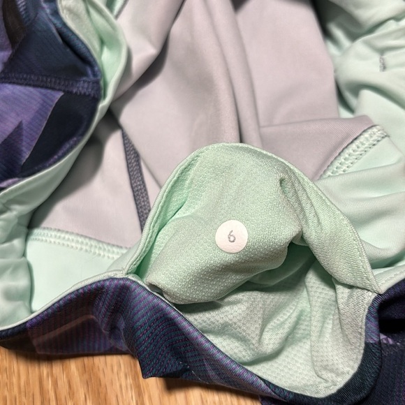 Lululemon Inspire Tight II (Mesh) Pretty Prism Multi / Black size 6 - Picture 7 of 10